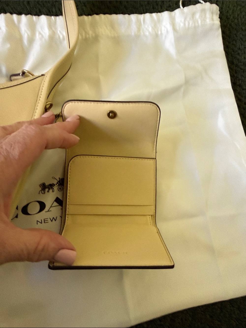 Coach curve zip small bag Cream Leather Shoulder Bag with Matching Mini wallet - Picture 3 of 4